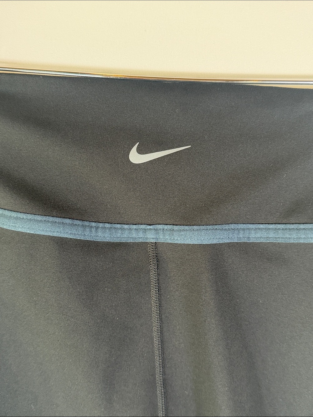 Nike One Dri-Fit Black Leggings with Light Blue Piping Womens Size XL inseam 24” - Picture 6 of 6